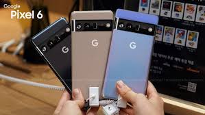 You get the pure google stock android experience, you will enjoy it if you love andriod's customize ability and google as it has essentially all the google features such as google assistant (and google lens built in the camera) but google is offering the features on the app store too so those features isn't exclusive to the pixel. Pixel 6 Bringt Googles Neues Smartphone Endlich Den Erfolg Keine Kompromisse Fur Den Sprung In Die Top10 Gwb