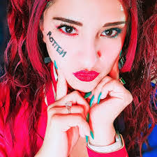 Betty Queen's Instagram, Twitter & Facebook