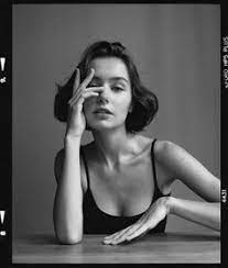 Self Portrait Ideas For Taking Unusual Portrait At Home And Outdoors Self Portrait Photography Portrait Photography Poses Black And White Photography Portraits