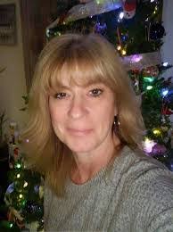 Ellen Munoz's Instagram, Twitter & Facebook