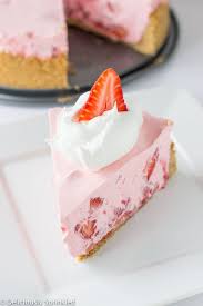 The fat content of heavy cream or whipping cream hovers around 35%, while whole milk is only 3.5% fat by weight. No Bake Strawberry Cream Pie Deliciously Sprinkled