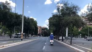 #nanni moretti #caro diario #vespa #gif. Nanni Moretti Torna Sulla Sua Vespa Come In Caro Diario Il Video Girato A Prati Prati
