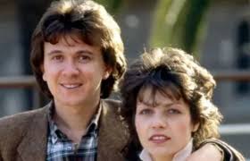 Pupo, chi è la moglie Anna. Sposati dal 1974, due figlie. L'incredibile  storia d'amore che ha accolto anche l'amante Patricia