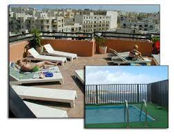 Proprietatea include 40 de camere. Relax Inn Hotel Hotel In Bugibba Malta Hostelsclub