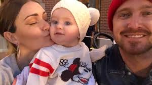 Riesiger Babybauch: So rund ist Aaron Pauls Frau schon!