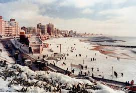 Conocida como la ciudad feliz, se encuentra ubicada en la provincia de buenos aires, es el centro turístico balneario más importante de la república argentina. El Servicio Meteorologico Mantiene El Pronostico De Nevadas En Mar Del Plata Diario La Capital De Mar Del Plata