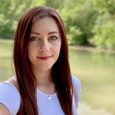 Beth Deering's Instagram, Twitter & Facebook