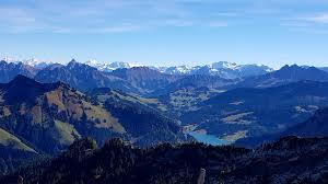 Les rochers de naye, au dessus de montreux, dans la région du lac léman, s'élèvent fièrement à plus de 2'000 mètres d'altitude. Views Of The Mont Blanc From Rochers De Naye Oc 4032x2268 Earthporn