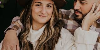 Lauren Medlock's Instagram, Twitter & Facebook