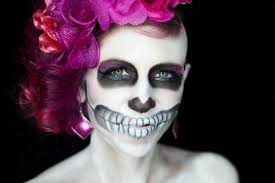 UNTER DIE HAUT UND MITTEN INS HERZ