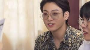 Heboh Jungkook Bts Pakai Baju Mirip Batik Sampai Disebut Mau Kondangan Harganya Murah Meriah Surya