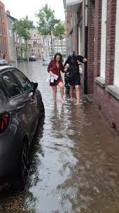 De zomerhitte werd aan het einde van de middag onderbroken door noodweer, onder meer in eindhoven. Dumpert Nl Noodweer In Eindhoven