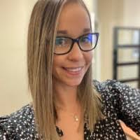 Jessica Stenger's Instagram, Twitter & Facebook