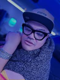 Mahalo Kaleponi for having me. I love performing and headlining in San  Francisco or the Bay in general. I have performed Hawaiian music while  featuring award-winning hula and sold out the Green