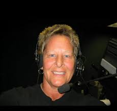 In this episode, Bernie sits down with Kin Faux (aka @kinfauxmusic) —Rico  Gonzalez, Jakey Black, Avery Castro, and Adam Carrillo—to discuss their  journey in the Texas country/red dirt music scene. They share