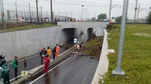 Bandara soekarno hatta ini memiliki luas 18 km persegi dengan dua landasan paralel yang dipisahkan oleh dua taxiway sepanjang 2,4 km. Gmf Siap Tanggung Biaya Perawatan Korban Longsor Underpass Di Bandara Soetta Halaman All Tribunnews Com