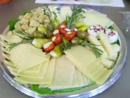 Das Perfekte Kaseplatte Rezept Mit Bild Und Einfacher Schritt Fur Schritt Anleitung Aufschnittplatte Mit Kaseplatte Anrichten Kaseplatte Selber Machen Rezepte