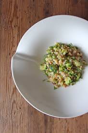 Fregola Sarda Risotto Mit Zucchini Und Schnittlauch Risotto Vegetarisch Kochen Gebackene Grune Bohnen