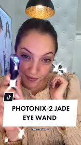 Esta máquina es la solución perfecta para tu contorno de ojos👀!  #luxuryskincare #skincarefanatic #orogold #redlighttherapy  #bluelight#jadestone #fyp