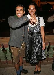 Deutsche schauspieler gute schauspieler elyas m barek freundin chantal fack ju göhte elias m barek jana pallaske karoline herfurth netflix film unfreiwillig zum aushilfslehrer mutiert, schüttet zeki müller (elyas m'barek) seiner alten freundin charlie (jana pallaske) das herz aus. Elyas M Barek Starportrat News Bilder Gala De