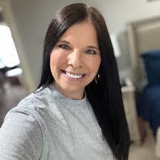 Katie Luster's Instagram, Twitter & Facebook