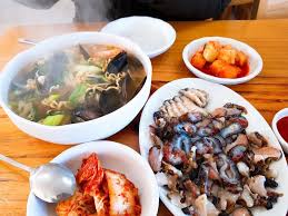 Karena itu, kami memesan dari daratan (wilayah korea selatan yang tergabung dengan benua asia), kata syed. 8 Restoran Halal Yang Boleh Anda Singgah Di Pulau Jeju Korea Selatan Rileklah Com