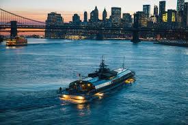 Our event planners will work with you to make your sweet 16 the perfect boat party that will leave your guests in awe. New York City Skyline Bateaux New York Dinner Cruise Tour 2021