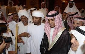 لقد تم أعلان خبر خطوبة اللاعب نايف هزازي من الفنانة بلقيس فتحي في شهر أكتوبر عام 2012 ميلاديا ، لكن تلك الخطبة لم تستمر طويلا حيث. Ø´Ø§Ù‡Ø¯ Ø§Ù„Ù„Ø§Ø¹Ø¨ Ù‡Ø²Ø§Ø²ÙŠ ÙŠØ­ØªÙÙ„ Ø¨Ø²ÙˆØ§Ø¬Ù‡ ÙˆØ¨Ù„Ù‚ÙŠØ³ ØªÙ‡Ù†Ø¦Ù‡ Ø¨Ø£ØºÙ†ÙŠØ© Ø¯Ù‚ÙˆØ§ Ø®Ø¨ÙŠØªÙŠ Ø­ÙŠØ§ØªÙ†Ø§ Ù…Ø´Ø§Ù‡ÙŠØ± Ø§Ù„Ø¥Ù…Ø§Ø±Ø§Øª Ø§Ù„ÙŠÙˆÙ…