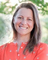 Renee Mann's Instagram, Twitter & Facebook