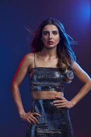 Sinopsis Y Perfil De Personajes La Reina Soy Yo Michelle Renaud Chica Inocente Actriz Mexicana