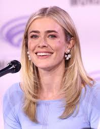 Melissa Roxburgh's Instagram, Twitter & Facebook