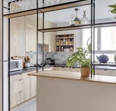 Dans Ce Projet Nous Avons Choisi De Remplacer Une Partie De La Cloison De La Cuisine Par Un Jeu D Etageres En Metal Passe P Home Decor Room Divider Furniture