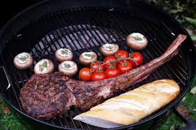 Tomahawk Steak Grillen So Wird S Richtig Gut Lebensmittel Essen Grillen Essen