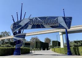 Welcome to the official twitter feed for the disneyland resort!. Disneyland Remains Closed Amid California S Covid 19 Guidelines