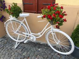 Neben pflanzen unterstützen auch geschmackvolle ziergegenstände diese wichtige funktion des kleinen paradieses. Fahrrad Upcycling So Gut Eignet Sich Ihr Altes Fahrrad Als Deko