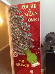 50 Wonderful Christmas Decorations Ideas For Office Office Christmas Decorations Christmas Door Decorating Contest Holiday Door Decorations