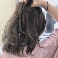 2020年は 暗髪 が合言葉 透明感が手に入るヘアカラーを調査 カラフルヘア 暗髪 ハイライト ヘアカラー
