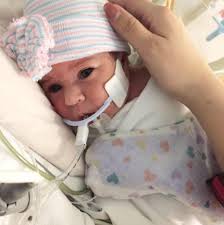 Big girl got her breathing tube out today💕👶🏻 and is laying with  momma💕😘👶🏻😌😴 . Today is a good day for us!