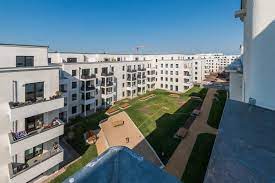 The kitchen and bathroom are tiled, the remaining rooms have laminate flooring. 4 Zimmer Wohnung Zu Vermieten Pepitapromenade 17 13587 Berlin Spandau Spandau Mapio Net