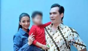 Atalarik syah akan menggelar open house di momen lebaran nanti. Adik Atalarik Syah Sebut Tsania Marwa Istri Bodoh