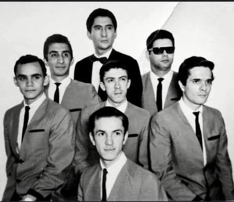 Un poco de historia la "Orquesta Los Hispanos". Foto del año 1964 Los creadores de este grupo musical fueron los hermanos Jairo y Guillermo Jiménez, habitantes de San Joaquín quienes trabajaban en