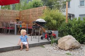 Terrasse Mit Stahlkante Und Quellstein Gartenpflege Garten Ideen Traumgarten