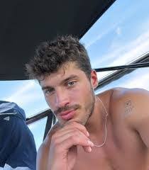 Gilbert Viera's Instagram, Twitter & Facebook