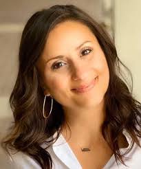 Lisa Ingram's Instagram, Twitter & Facebook