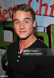 Actors Drake Bell and Allison Scagliotti pose at the after party for...  News Photo