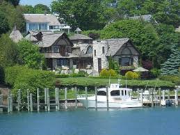 Bölgeyi keşfetmek isterseniz çevrede kayak yapabilirsiniz. Visit Charlevoix Michigan Earl Young S Mushroom Houses In Charlevoix Michigan