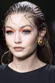 6 Spring Summer 2020 Hair Trends To Try Now Wet Look Hair Runway Makeup Catwalk Makeup