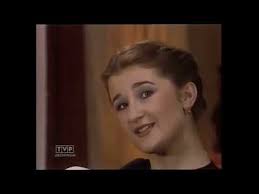 Potem, w 1980 roku uczestniczyła na festiwalu w opolu, gdzie wzięła udział w konkursie premier. Majka Jezowska Zyc Do Pelna Teledysk 1980 Youtube