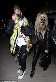 According to a photo published by tmz, the singer's rumored boyfriend, mod sun, got her. Avril Lavigne And Mod Sun Put Their Rocker Sensibilities On Display Ahead Of Valentine S Day Daily Mail Online
