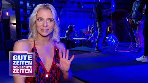 Macht ihr euch hübsch und schmeißt euch in ein schickes outfit. Gzsz Interview Valentina Pahde Zur Silvester Folge Von Gzsz Gzsz Youtube